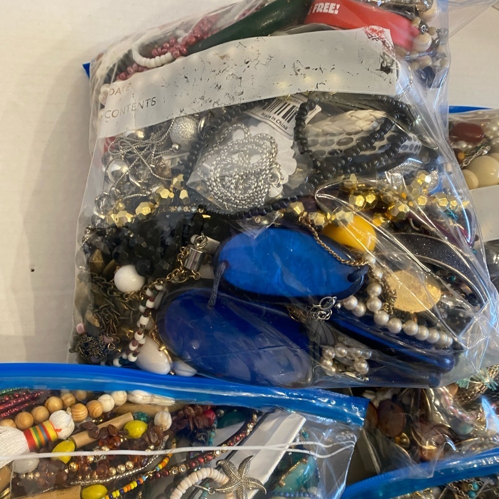 5 LB ESTATE Mystery Bulk Lot ANTIQUE VTG MODERN JEWELRY Reseller Lot - Picture 8 of 13